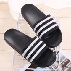 3本ライン シャワーサンダル ブラック ホワイト サイズ：27cm