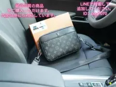 モノグラム ショルダーバッグ ブラック