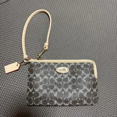 COACH ポーチ チェック柄 ドーム型 - メルカリ
