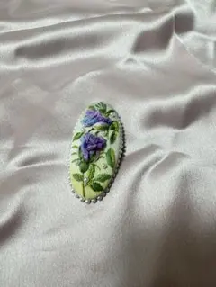 立体紫色のバラ刺繍 ヘアクリップ/ハンドメイド刺繍ヘアクリップ／楕円形