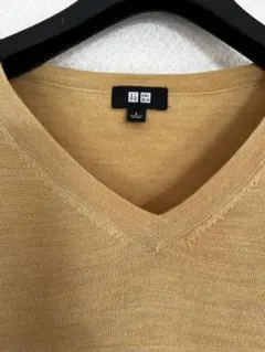 【美品珍品】UNIQLO メリノVネックセーター 長袖　メンズLサイズ　卵焼き色
