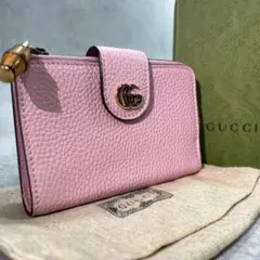 GUCCI GGエンボス 二つ折り財布 ピンク - メルカリ