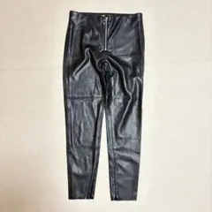 ZARA フェイクレザーパンツ　フロントジッパー