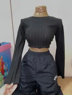 ⭐︎アメリカで購入ふんわり美ラインヘソ出しトップス