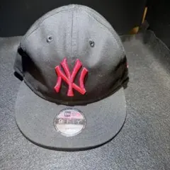 ［ベビー］New Era 9FIFTY 黒赤キャップ　（MY 1ST）