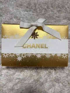 CHANEL ゴールドギフトボックス 雪の結晶チャーム付き