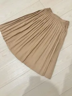 earth music&ecologyベージュ プリーツフレアスカートのサムネイル