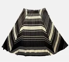PLEATS PLEASE ISSEY MIYAKE フレアスカートのサムネイル