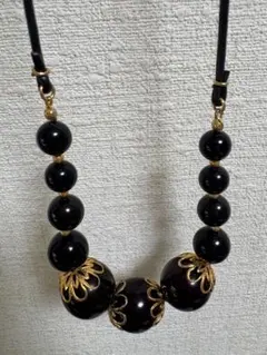 黒、紫　装飾ビーズ　ネックレス
