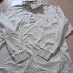 クリーム色 長袖ポロシャツ ボタン付き