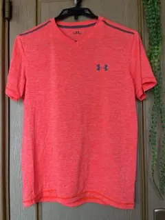 vネック Tシャツ