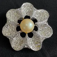 【12】ラインストーンとパールのブローチ　レトロ　ヴィンテージ