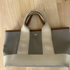 グレーとホワイトのトートバッグTOPKAPI