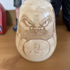 木製卵型彫刻 怒った表情