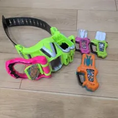 仮面ライダーエグゼイド　ゲーマドライバーとガシャット3個セット