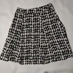 エニィファム　ひざ丈フレアスカート 　黒と白のパターン