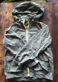 GU　カーキグリーン ナイロンジャケット