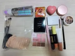 【美品】【お得】総額3万弱相当　メイク用品 15点セット メイクポーチ 単品も可のサムネイル