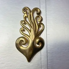 ヴィンテージ風ゴールドハートブローチ