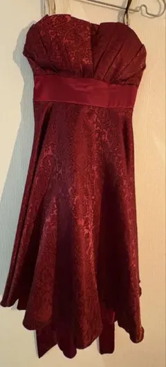パーティードレス　ワインレッド　赤　膝丈
