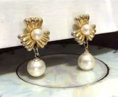 レトロ ゴールド×パールビーズの揺れるイヤリング 古着