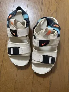 Nike スポーツサンダル アイボリー ベルクロのサムネイル