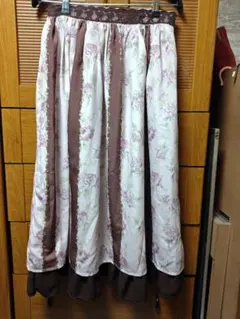 アクシーズファム　ミディ丈スカート　茶色と花柄のストライプ　総丈75cm