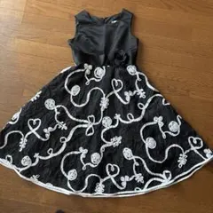 クールでスタイリッシュなデザイン★黒い花柄刺繍発表会ドレス 150cm