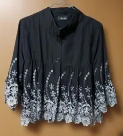 VIVACE ブラック 刺繍レース 半袖ブラウス　ジャケットのサムネイル