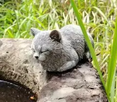 猫 子猫　オブジェ かわいい 置物 インテリア 庭　　ガーデンオーナメント