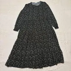 ◆アースミュージック　花柄ロングワンピース　ティアード　比翼ボタン　袖口ゴム　黒