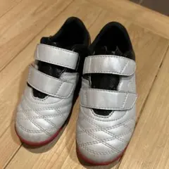 Umbro サッカーシューズ ホワイト/ブラック　　16cm