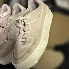 Nike Air Force 1 ベージュ厚底スニーカー