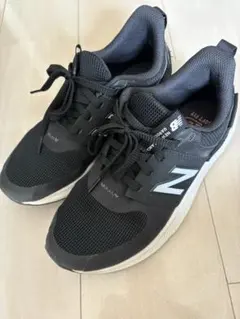 New Balance DynaSoft ブラックスニーカー　23.5