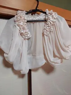 【まとめ売り安くします】クリーム色フリル付きシフォンカーディガン