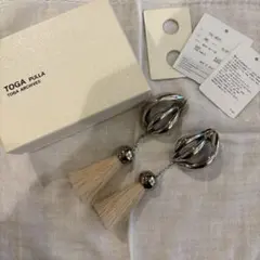 TOGA PULLA タッセル イヤリング シルバーのサムネイル