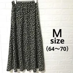 ロング丈　フレアスカート　花柄　ブラック Ｍサイズ（64〜70）