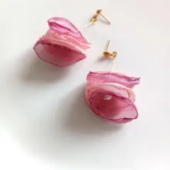 №610　フラワーモチーフピアスイヤリング　ハンドメイド