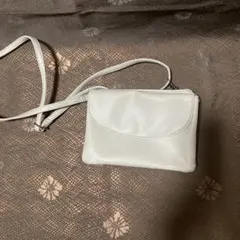 ホワイト クロスボディバッグ