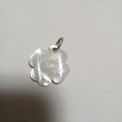 「ブルーム」白蝶貝 クローバーモチーフ ペンダントトップ 美品