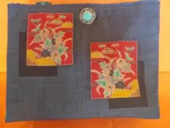 ［６３９］大島紬★菊⇒赤切手ダザイン★横34cmX縦27㎝★持手4cmX54cm