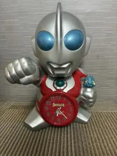 ウルトラマン 時計⭐️ シュワッチで起こしてくれますよ。高さ約30cm