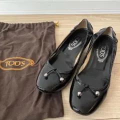 TOD'S トッズ エナメル パンプス ブラックのサムネイル
