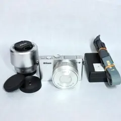 Nikon 1 J4 ダブルズームキット　別売りカメラカバー、追加バッテリー付き Nikon 1 J4 ダブルズームキット 別売りカメラカバー、追加バッテリー