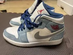 エアジョーダン1 ミッドハイパーロイヤル