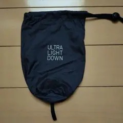 ユニクロ　ULTRA LIGHT DOWNベスト 保存袋 　紺色