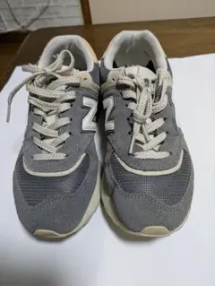 ★New Balance ★グレー スニーカー23.0
