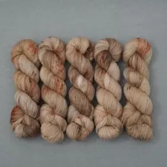 手染め毛糸〈ほうじ茶ラテ〉100g 400m fingering 中細