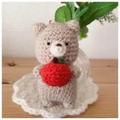 あみぐるみ　くまとりんご　キーホルダー　編み物　ぬいぐるみ　ハンドメイド