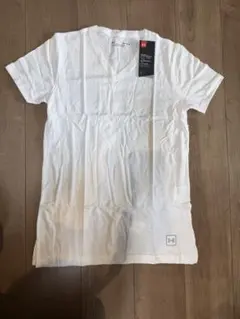 【新品】Under Armour ホワイト Vネック Tシャツ M